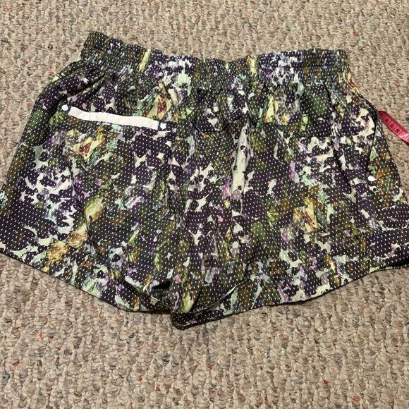 Lululemon Spring Break Away Short Floral Sport White Multi- Size 10 - Picture 8 of 10